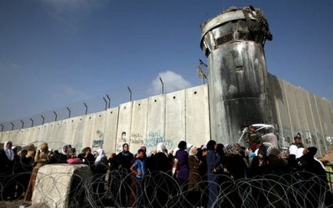 View of Qalandiya checkpoint, Ramallah. Image courtesy www.arttribune.com, 2 November 2012.